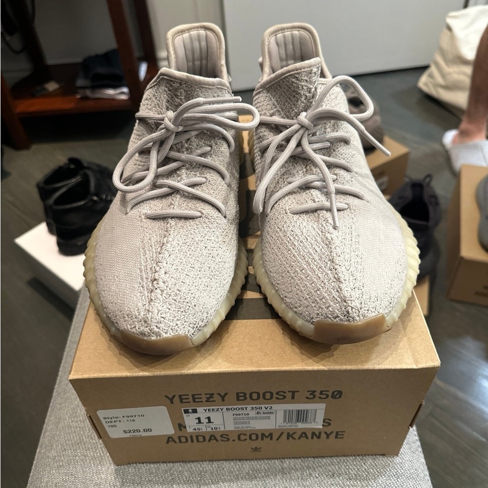 Yeezy Adidas Boost 350 V2 in Sesame